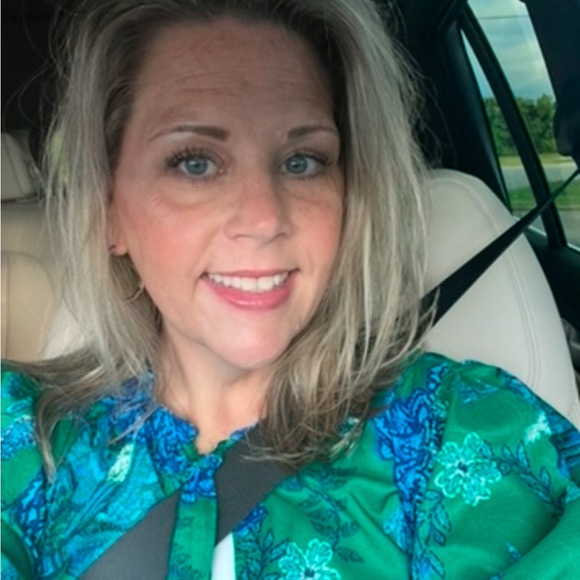 Meet your Posher, April - Picture 1 of 1